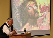 Professor Rod Carruthers teaching one of his popular bible study seminars at SLUMC.