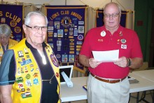 Lion Dorsey Gruver receives an award!