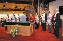 The Sun Lakes Jewish Congregation inducts the Board of Directors.