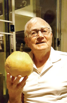 Svein Jenshus holds one of his prized grapefruits!