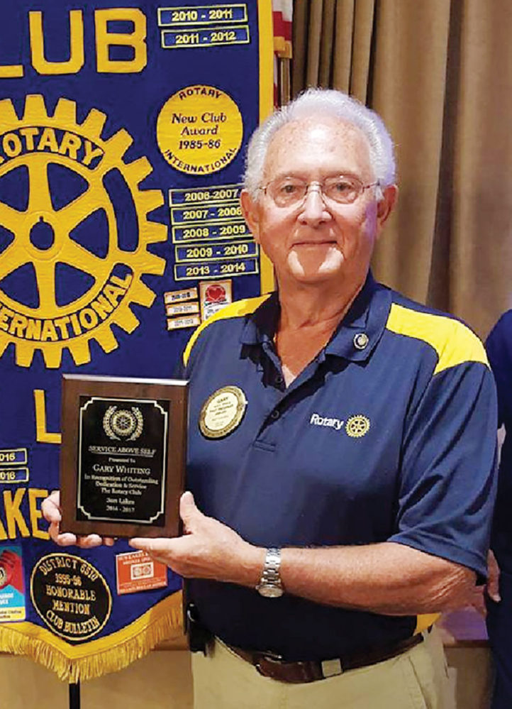 Gary Whiting receives “Service Above Self” Award Sun Lakes Splash